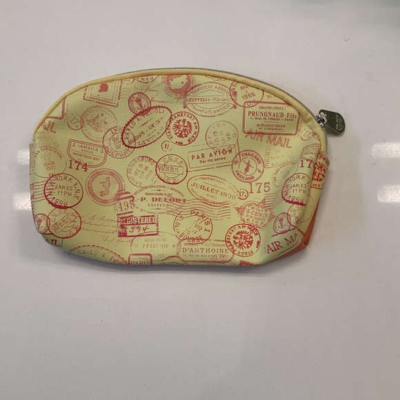 ipsy Handbags - Ipsy World Traveler Makeup Bag